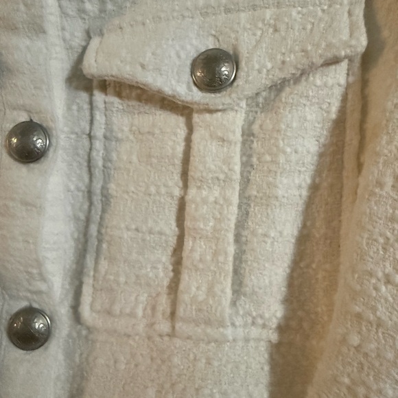 Express Cream Textured Button-Front Crop Top - Picture 5 of 7